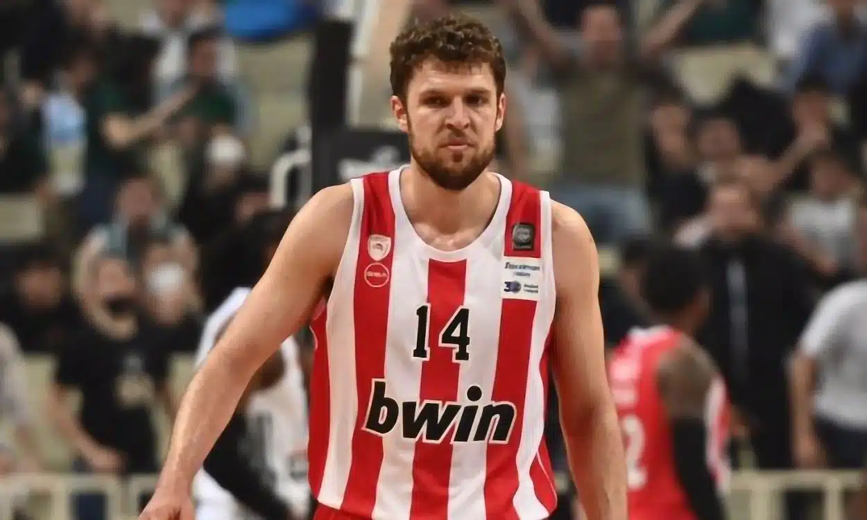 Ο Ολυμπιακός στρέφει το βλέμμα προς το μέλλον: Ο Σάσα Βεζένκοφ και οι κινήσεις των Kings! 2 Σάσα Βεζένκοφ