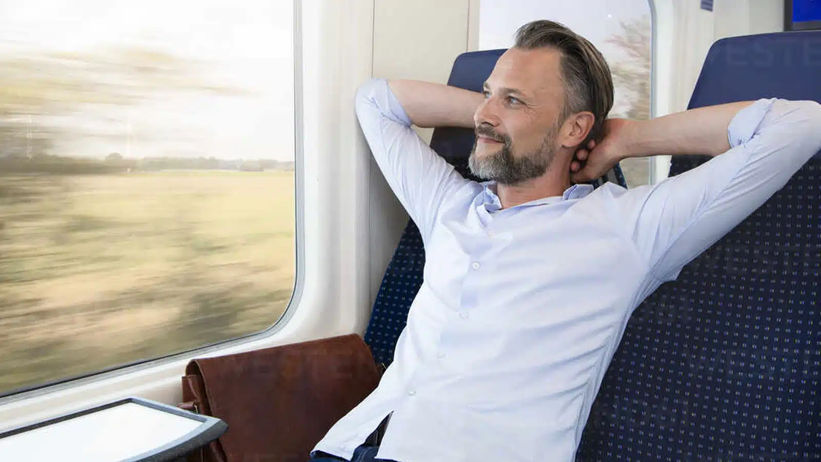 Ανέκδοτο: Είναι στο τρένο μέσα ο Μήτσος και σκάει μύτη ένα ξανθό μωρό με μίνι. 1 Ανέκδοτο