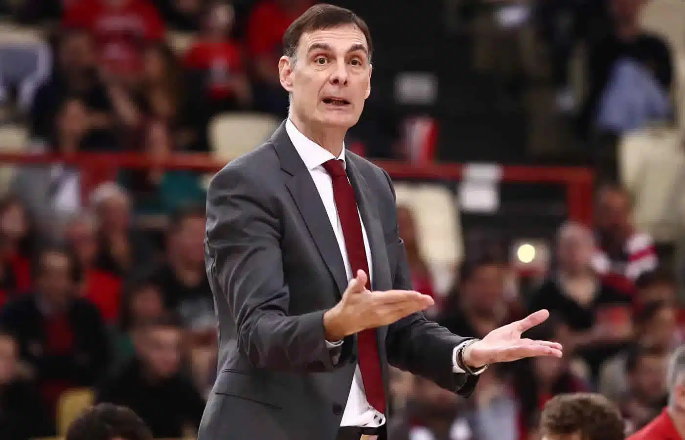 Έχασε την ψυχραιμία του ο Γιώργος Μπαρτζώκας και του τα έψαλλε (βίντεο) 1 Γιώργος Μπαρτζώκας