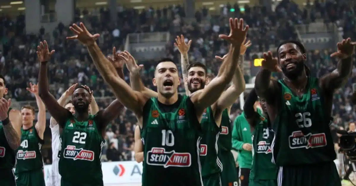 Κώστας Σλούκας: Ο βάζελος που τραγουδούσε στο ΟΑΚΑ «Πανάθα μου σε αγαπώ»! - ΒΙΝΤΕΟ 2 Κώστας Σλούκας