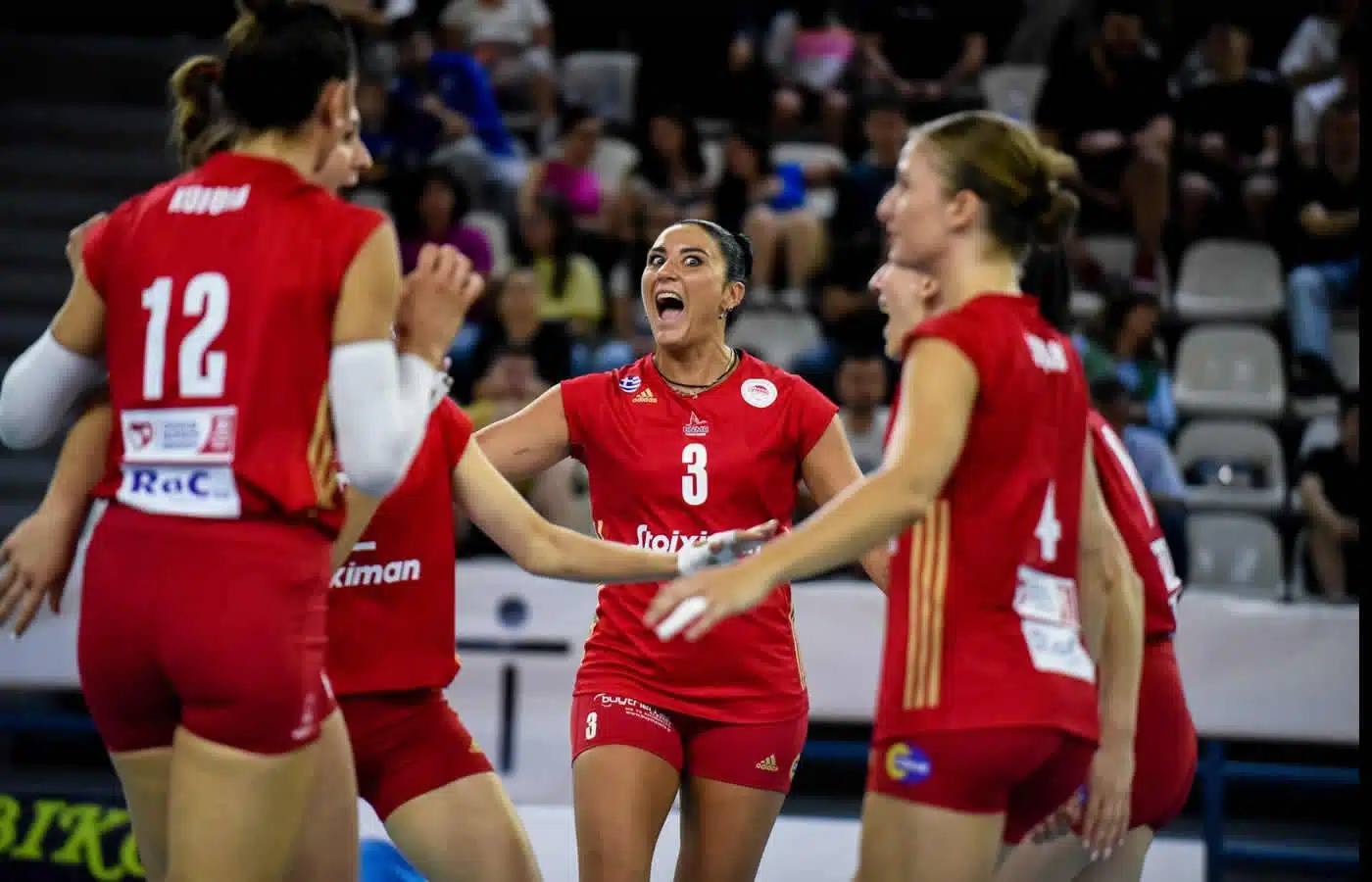 Ώρα Challenge Cup για τα κορίτσια του Ολυμπιακού με αντίπαλο την VDU Κάουνας στην Λιθουανία 1 Η ομάδα βόλεϊ Γυναικών του Ολυμπιακού