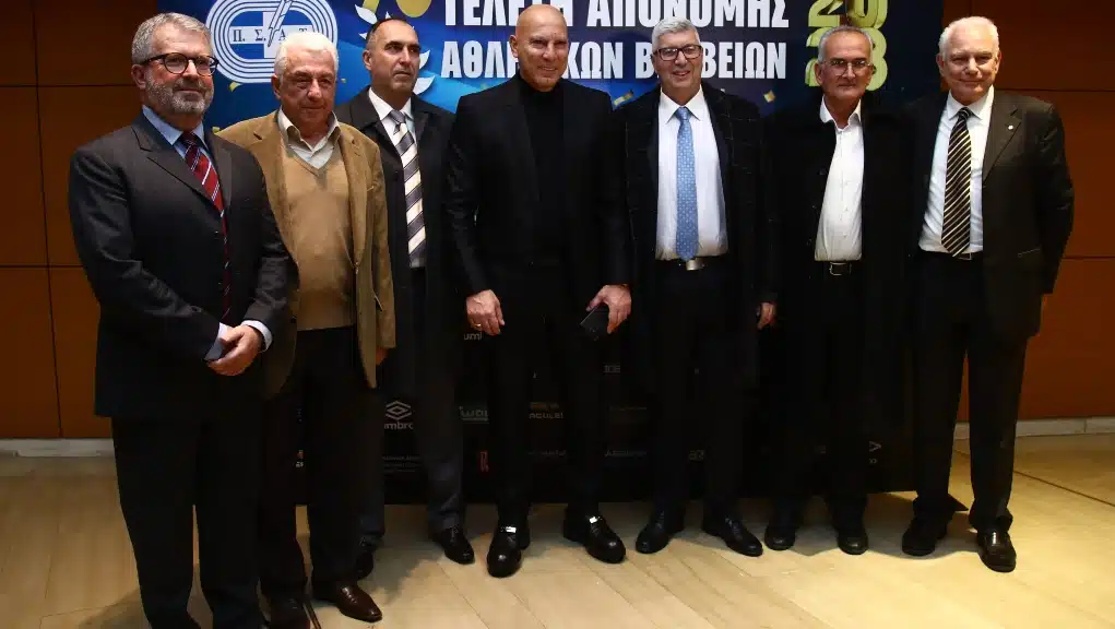 Ο Γκάλης βραβεύτηκε από τον ΠΣΑΤ για την προσφορά του 1 Nikos Gkalis