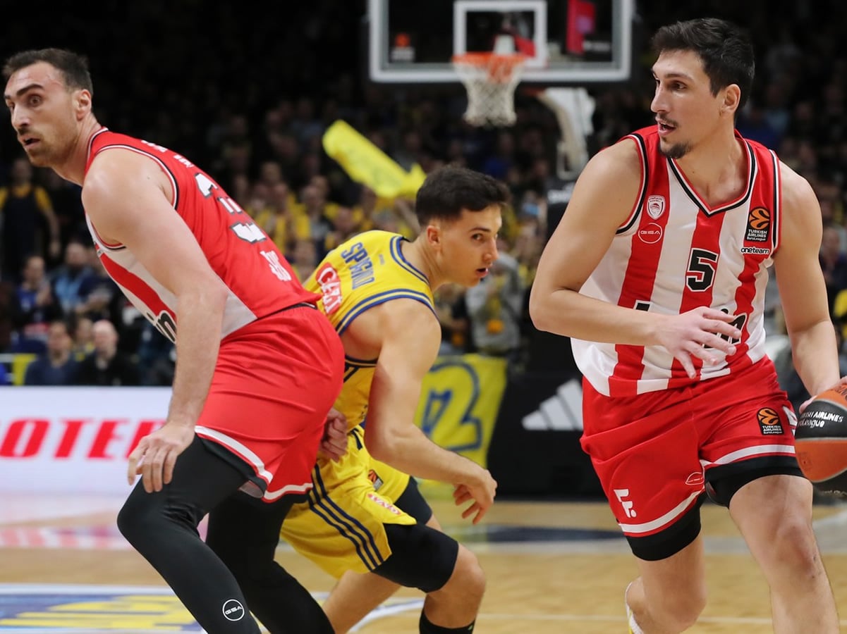 aftous tous dyo paiktes afinei ektos me ton ari o bartzokas