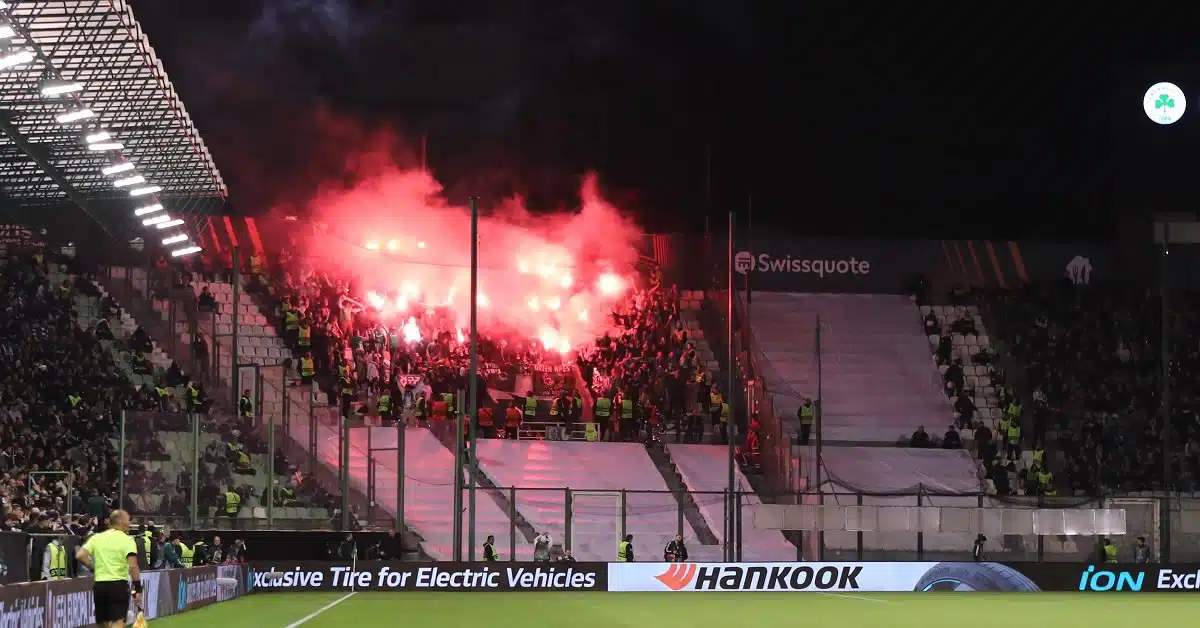 dyo metra kai dyo stathma kokkini i leoforos