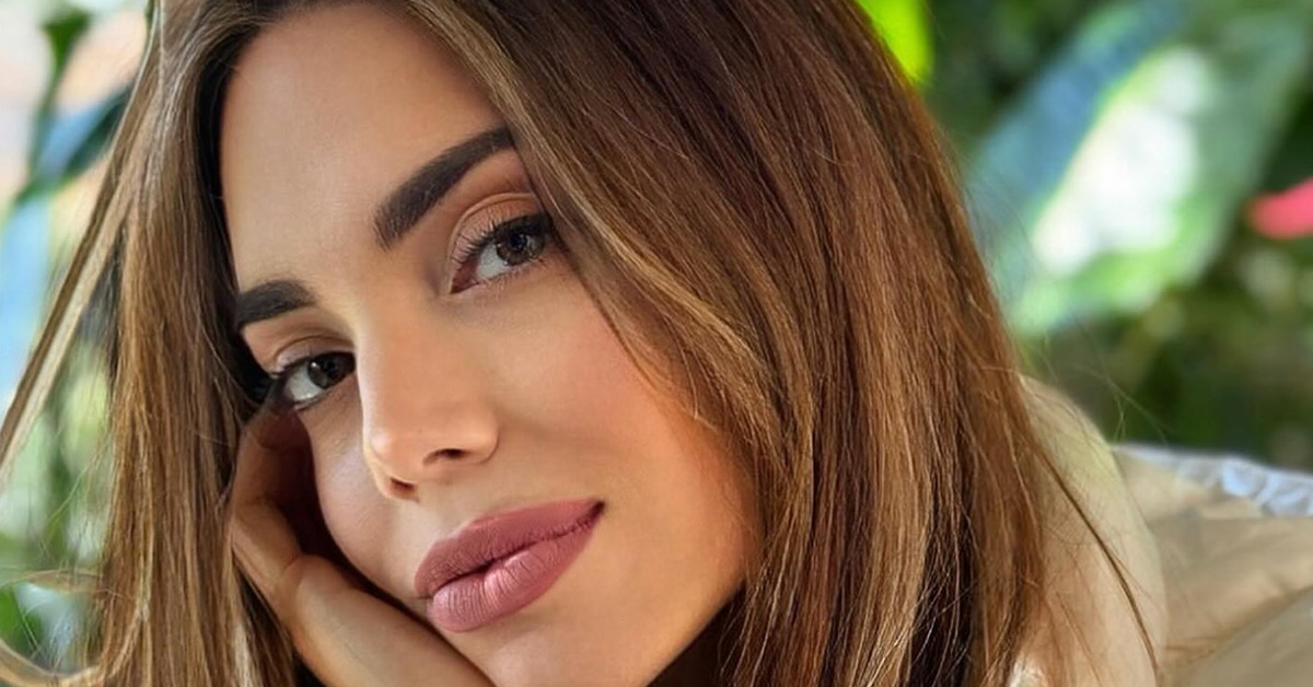 krystallia riga i thea tou kalokairiou