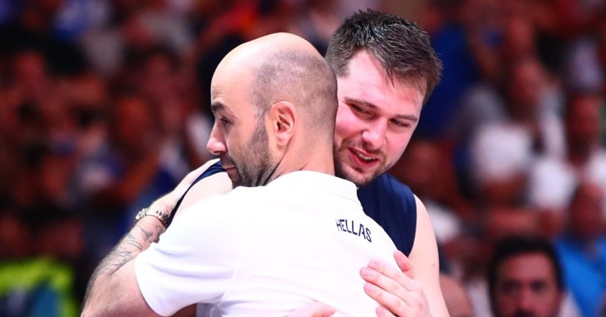 o vasilis spanoulis zitise ta papoutsia tou nto