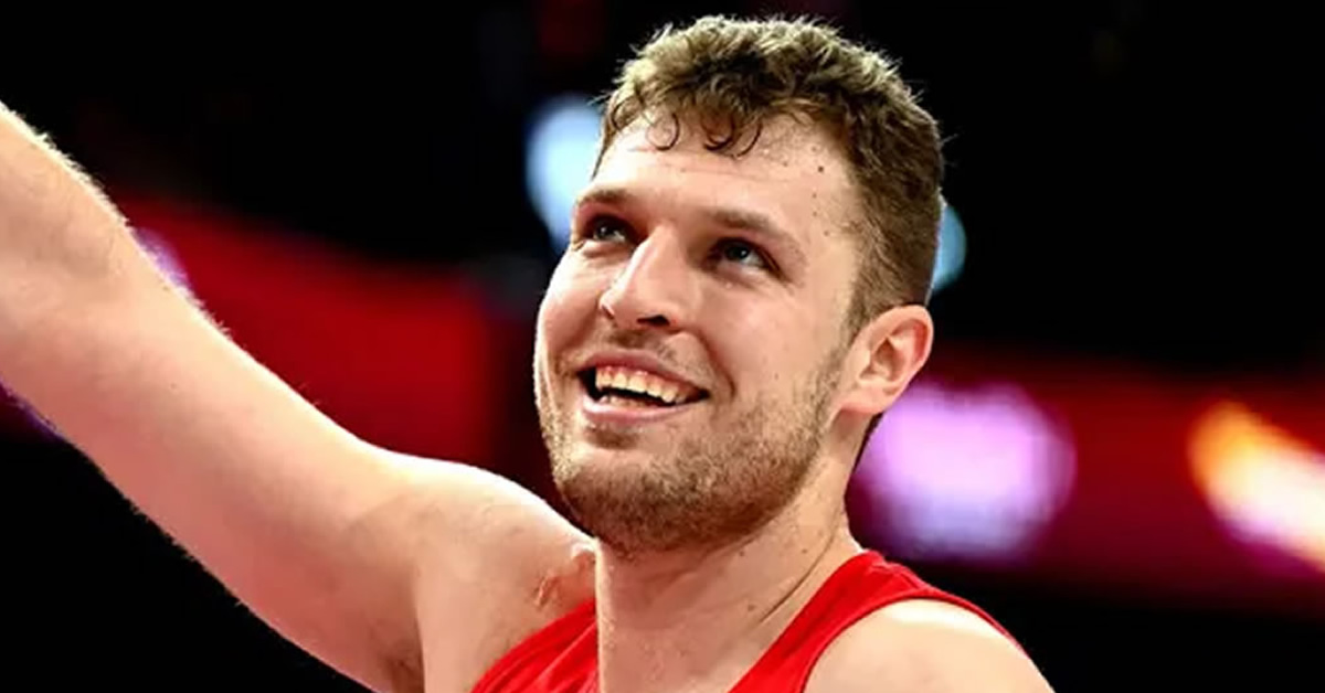 terastia ekplixi me sasa vezenkof trelane kosmo