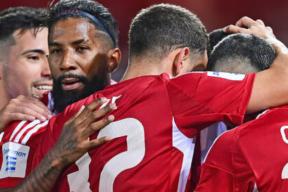 olybiakos ta kleidia gia ti niki apenanti ston