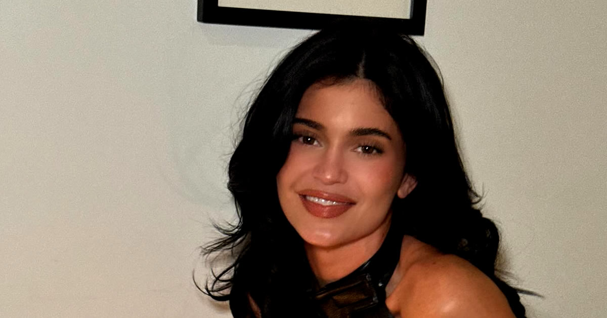 BAFTA 2025: Η Kylie Jenner έκλεψε τις εντυπώσεις δίπλα στον Timothée Chalamet με αποκαλυπτικό φόρεμα 11 Η Kylie Jenner στο κόκκινο χαλί των BAFTA 2025, με μαύρη τουαλέτα του John Galliano και τον Timothée Chalamet στο πλευρό της.