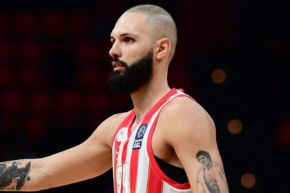 monos protos o olybiakos apodrasi apo to parisi