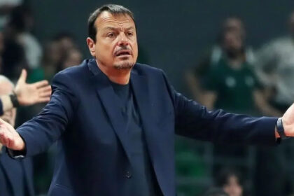 o ataman deichnei tin porta stous ellines poios