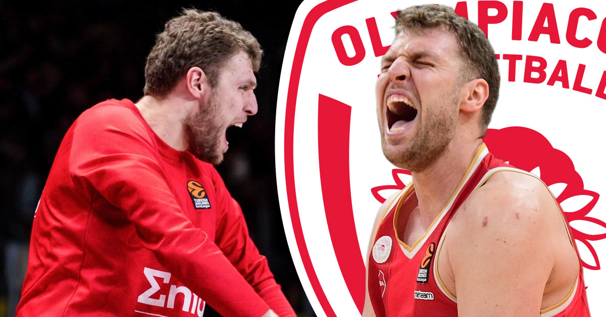 Ο Σάσα Βεζένκοφ του Ολυμπιακού πανηγυρίζει στο γήπεδο της Euroleague, μετά από μια μεγάλη νίκη.