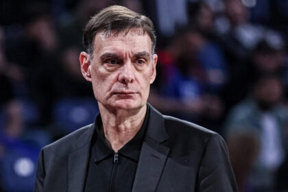 o bartzokas apokalyptei einai etoimos o moouzes