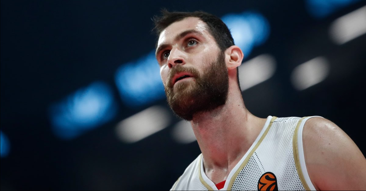 teleionei me spanouli kai epistrefei o papagian