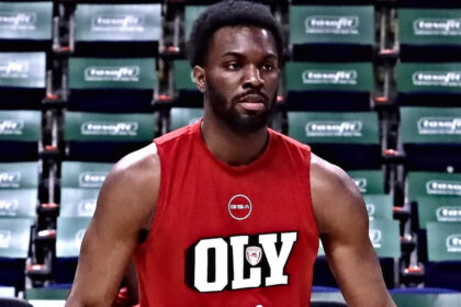 pote epistrefei o kinan evans o bartzokas fotog