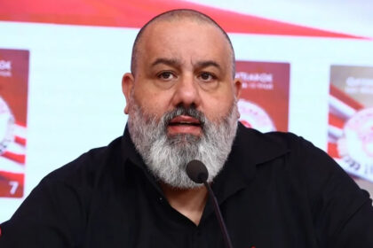 karapapas karfonei tis diarroes gia timoria