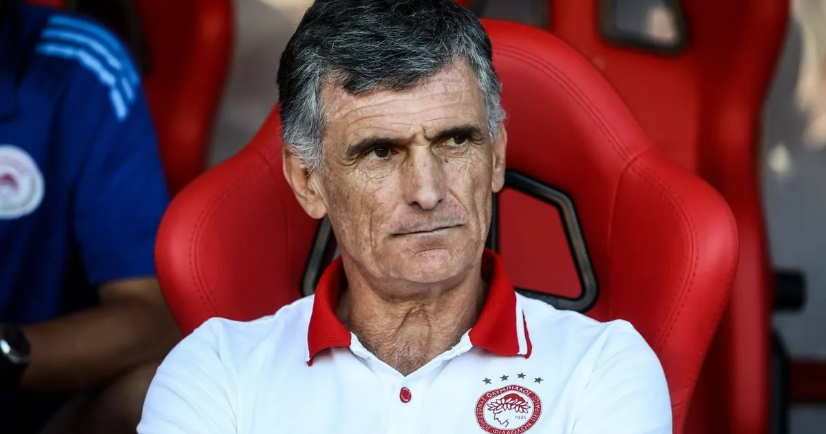 politirio se 2 paiktes vazei o olybiakos