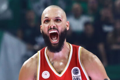 olybiakos symfonia mamouth me fournie mechri to