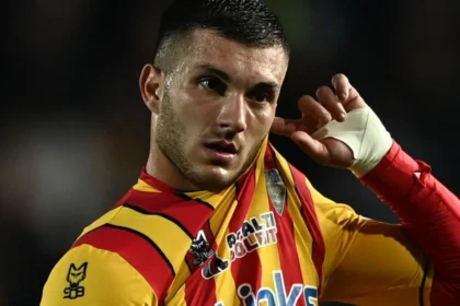 sok o strefeza apokalyptei ton enthousiasmo