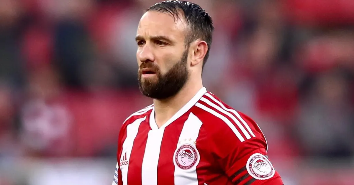 epaizan bala monoi tous 7 0 o olybiakos