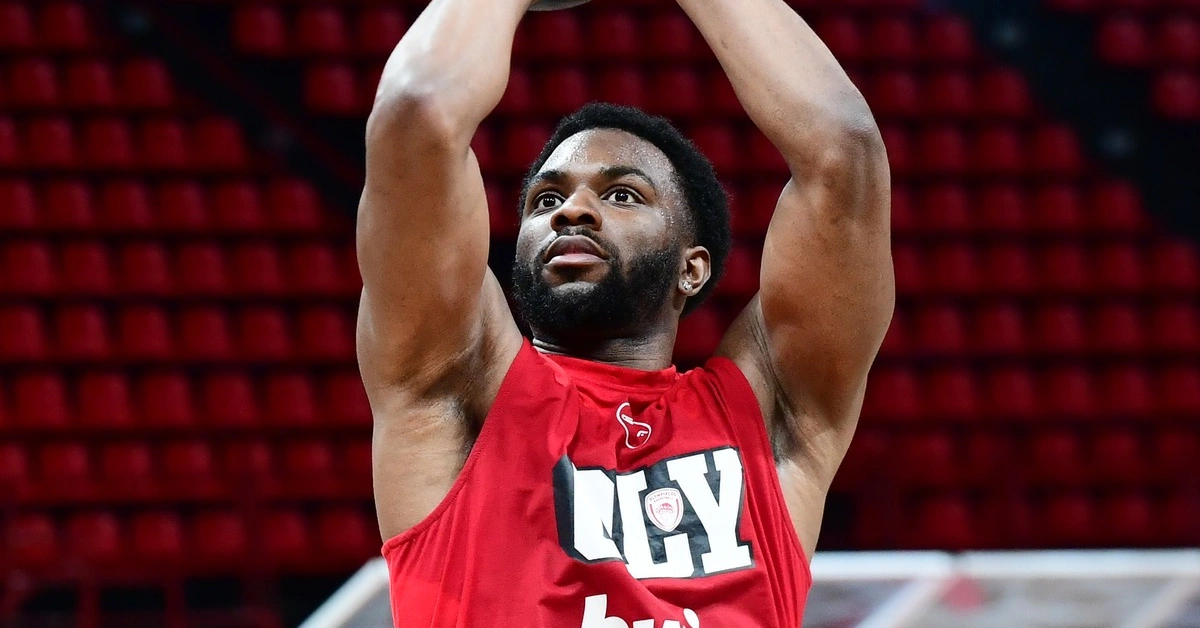 Με ένα εντυπωσιακό βίντεο από προπόνηση, ο Ολυμπιακός έδειξε τον Έβανς πιο έτοιμο από ποτέ. Η φάση-ποίημα με τον Κουμάντζε!