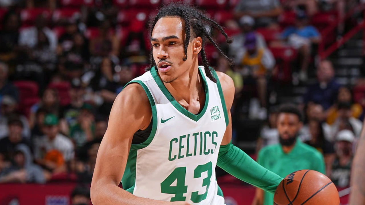 olybiakos afinei hyland kai mason jones