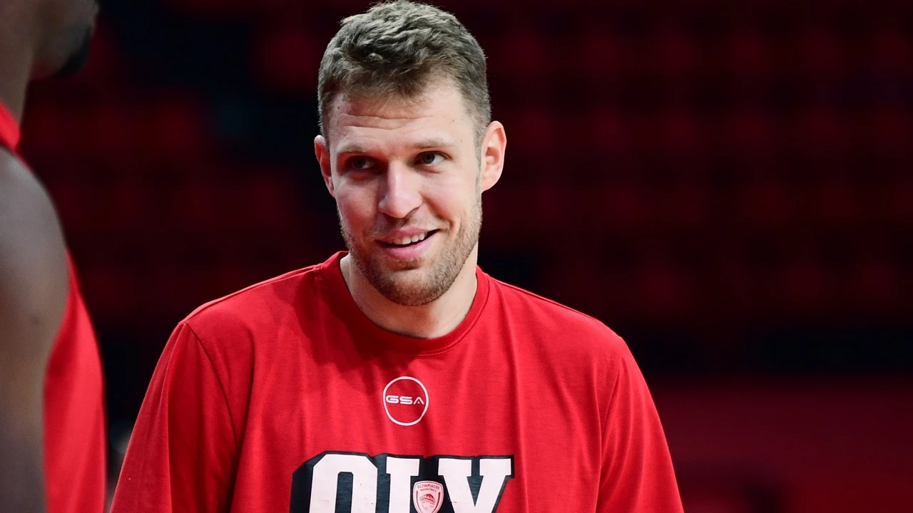 sasa vezenkof epistrefei pio apofasismenos