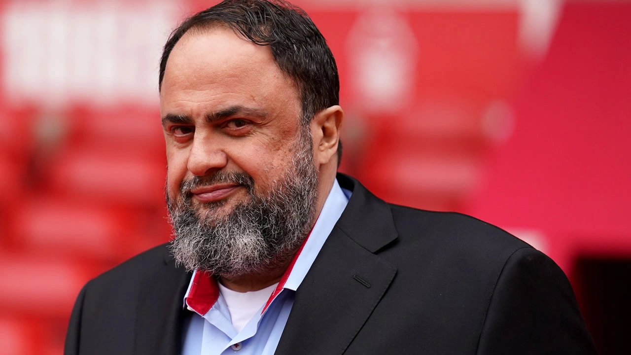 ta pire sto kranio o marinakis kai skeftetai
