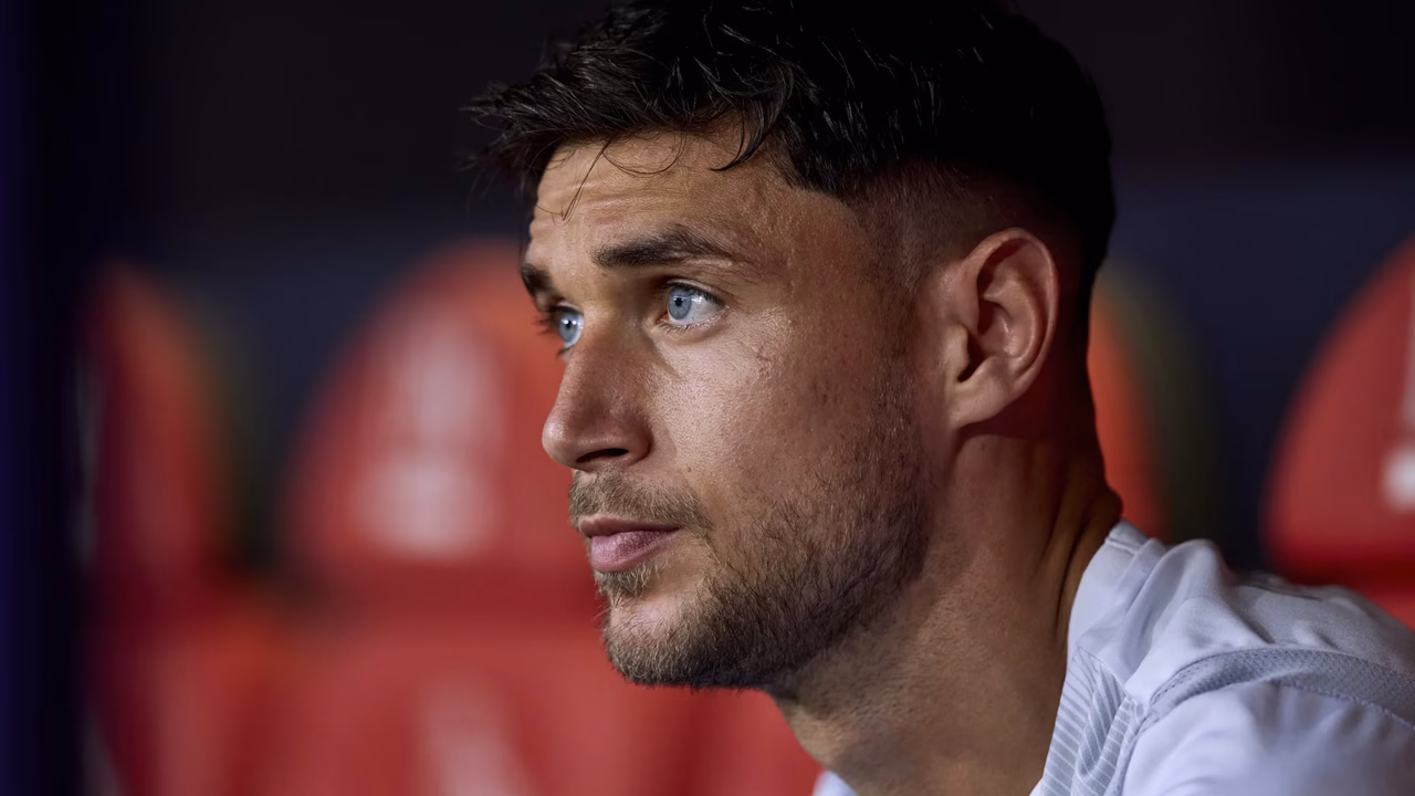 thrylos o giaremtsouk bainei xana sti machi