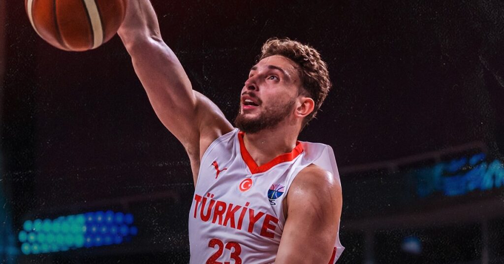 Πώς θα σταματήσει η Εθνική τον “point-center” της Τουρκίας Αλπερέν Σενγκούν; Νέο σχέδιο Σπανούλη σε εφαρμογή 3 Αλπερέν Σενγκούν