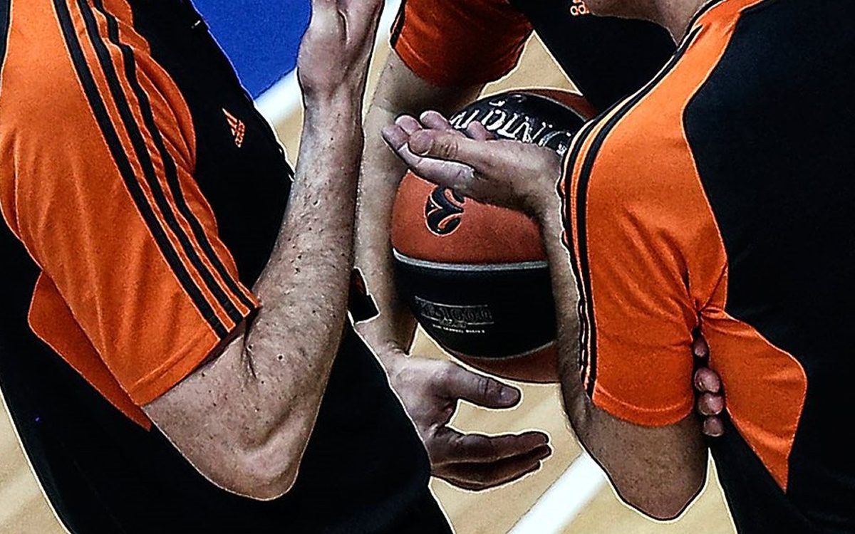 Μεγάλες αλλαγές στη διαιτησία της Euroleague 2025/26: τέλος στις προειδοποιήσεις, άμεσες τεχνικές ποινές, νέο πλαίσιο για challenge και αποβολές προπονητών.