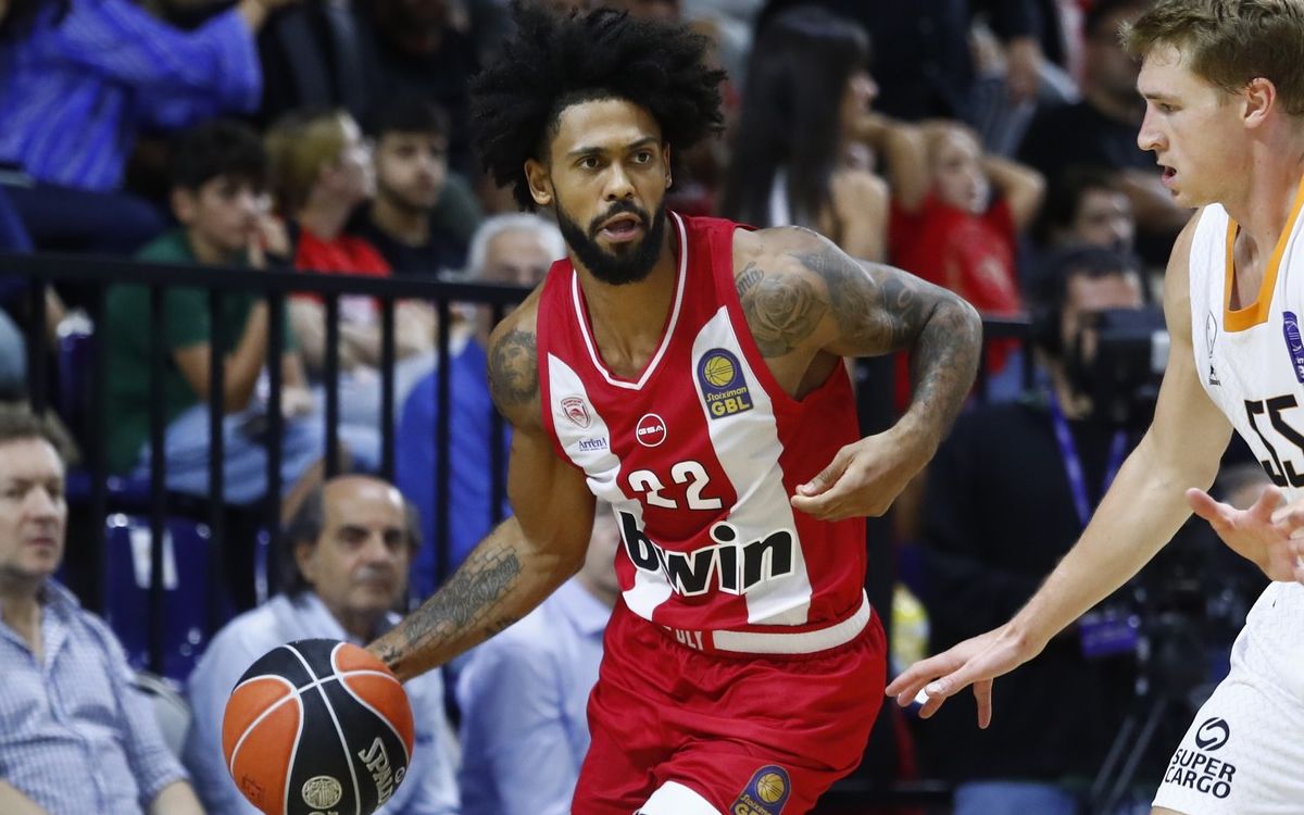 Ο Τάιλερ Ντόρσεϊ σε φάση απο τον αγώνα του Ολυμπιακού στο Super Cup 2025 με τον Προμηθέα