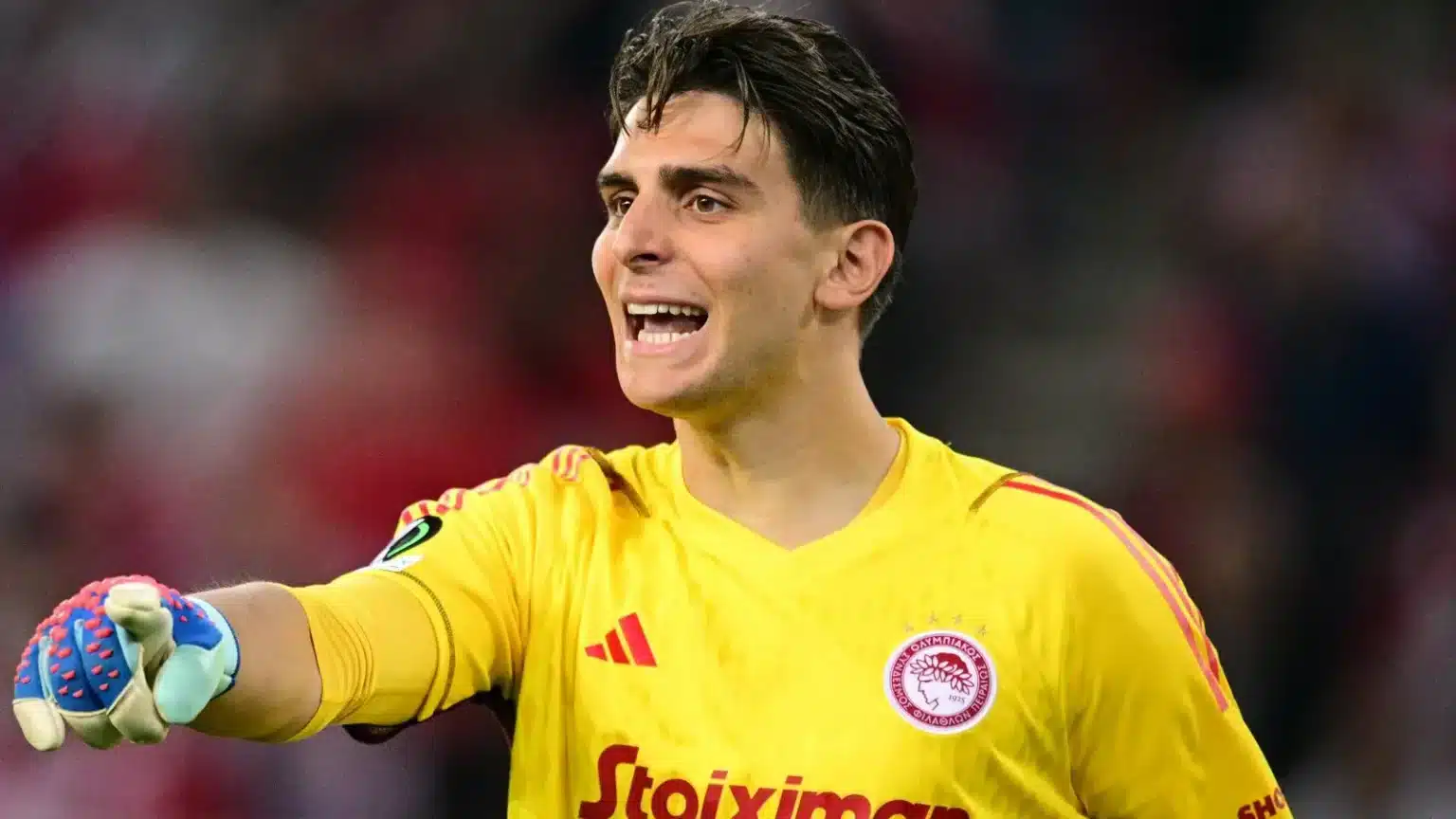 i ethniki agkaliazei ton tzolaki