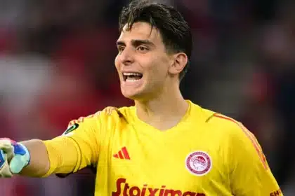 i ethniki agkaliazei ton tzolaki