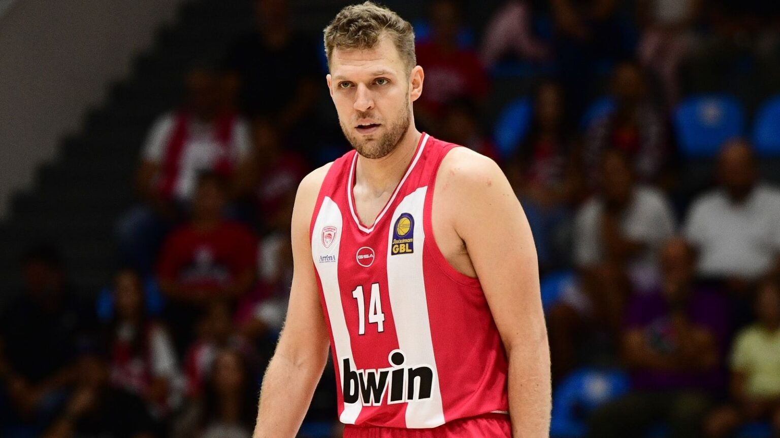 o vezenkov se kathrefti amyna i real