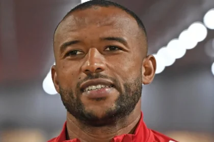 Ο Ελ Κααμπί πανηγυρίζει γκολ με τη φανέλα του Ολυμπιακού