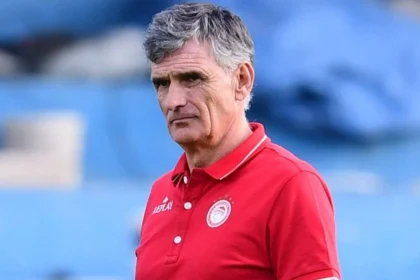 Ο Μεντιλίμπαρ στον αγωνιστικό χώρο του Αγρινίου πριν την σέντρα του αγώνα