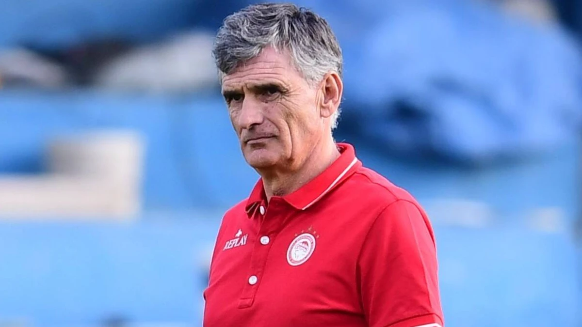 Ο Μεντιλίμπαρ στον αγωνιστικό χώρο του Αγρινίου πριν την σέντρα του αγώνα