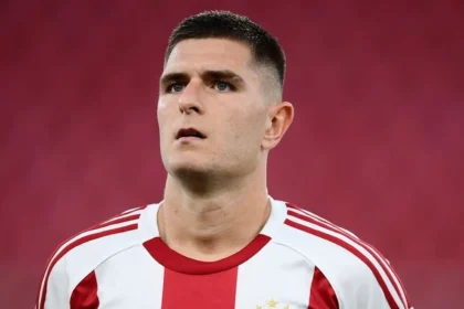 Ο Λορέντζο Πιρόλα με τη φανέλα του Ολυμπιακού σε αγώνα Champions League