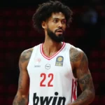 Ο Τάιλερ Ντόρσεϊ σε αγώνα του Ολυμπιακού στη Euroleague