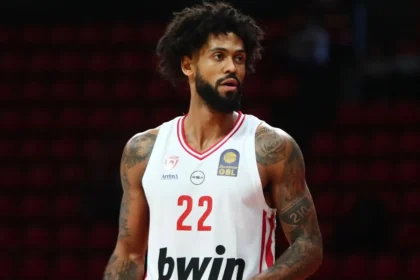 Ο Τάιλερ Ντόρσεϊ σε αγώνα του Ολυμπιακού στη Euroleague