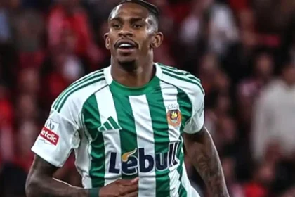 Ο Αντρέ Λουίζ με τη φανέλα της Ρίο Άβε, στόχος μεταγραφής του Ολυμπιακού