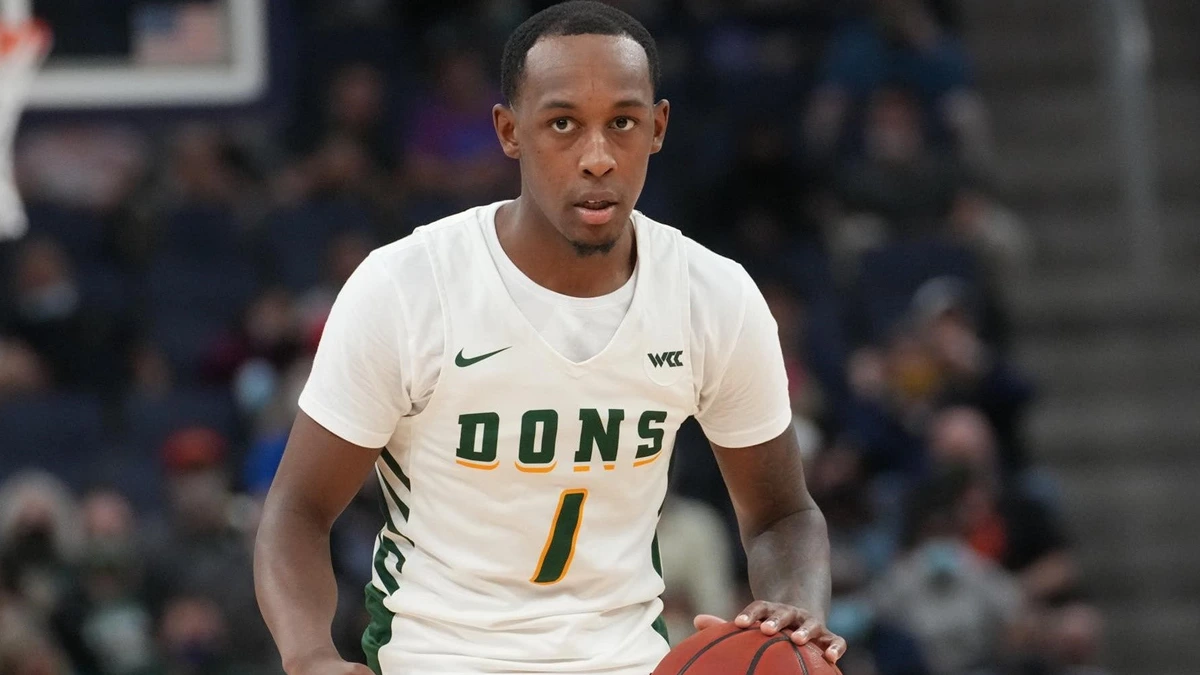 Ο Τζαμάρι Μπουγιέ σε φάση αγώνα με την μπάλα στα χέρια