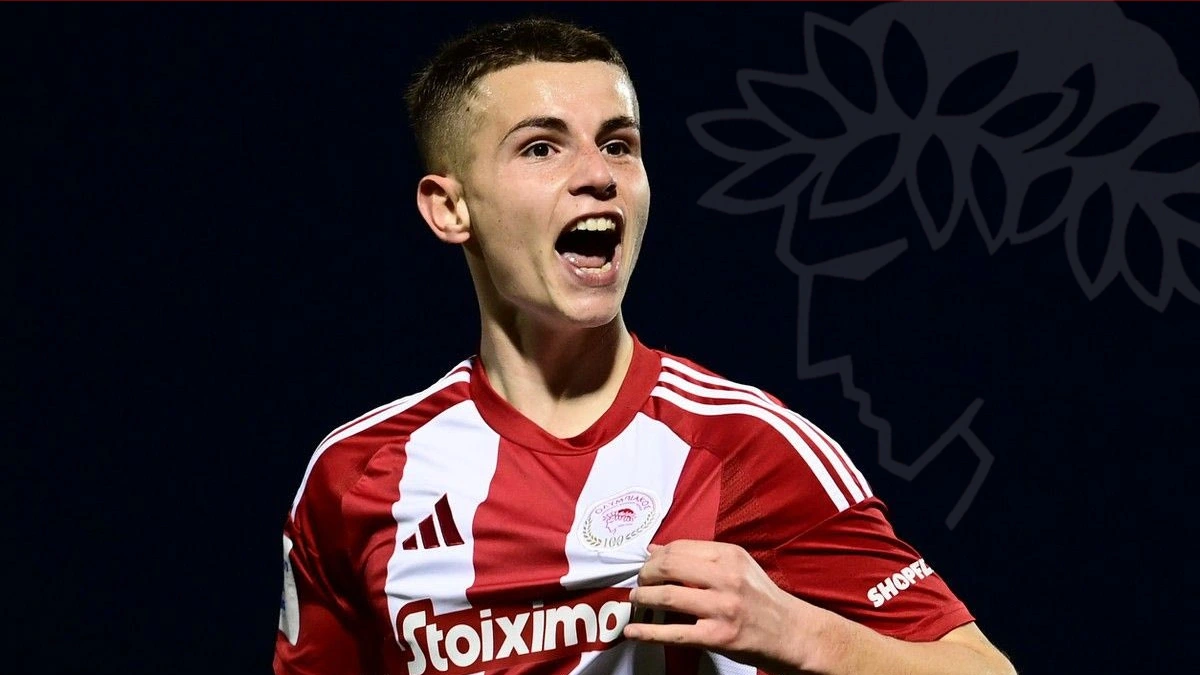 Ο Χρήστος Μουζακίτης σε στιγμιότυπο αγώνα με τη φανέλα του Ολυμπιακού