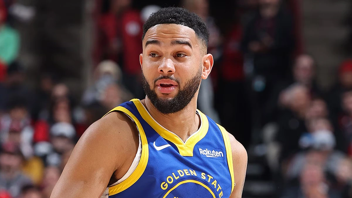 Κόρι Τζόσεφ σε προθέρμανση με εμφανή συγκέντρωση πριν από αγώνα NBA