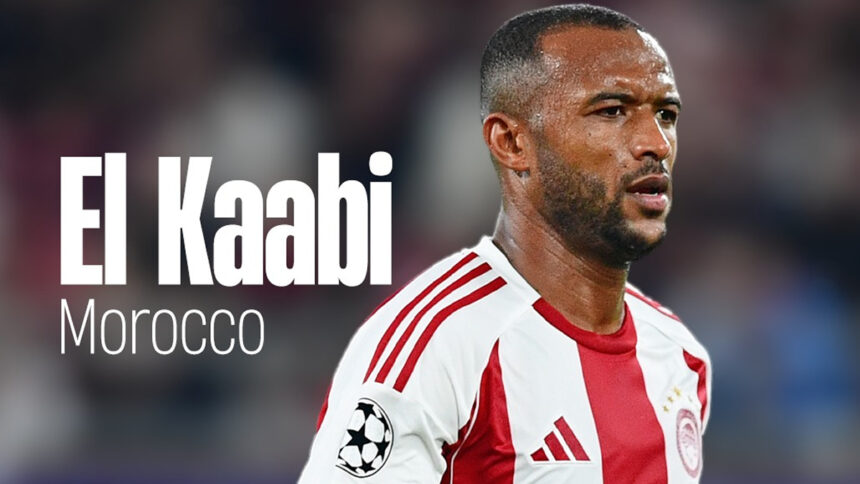 Ο Αγιούμπ Ελ Κααμπί σε φάση με τη φανέλα του Ολυμπιακού