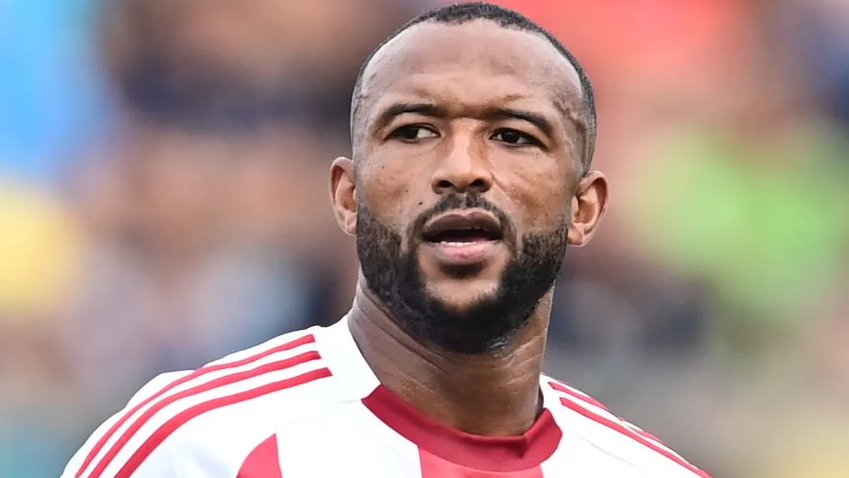 Ο Αγιούμπ Ελ Κααμπί πανηγυρίζει γκολ με τη φανέλα του Ολυμπιακού