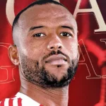 Ο Αγιούμπ Ελ Κααμπί με τη φανέλα του Ολυμπιακού