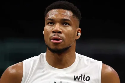 Ο Γιάννης Αντετοκούνμπο σε φάση προπονησης με τους Μπακς