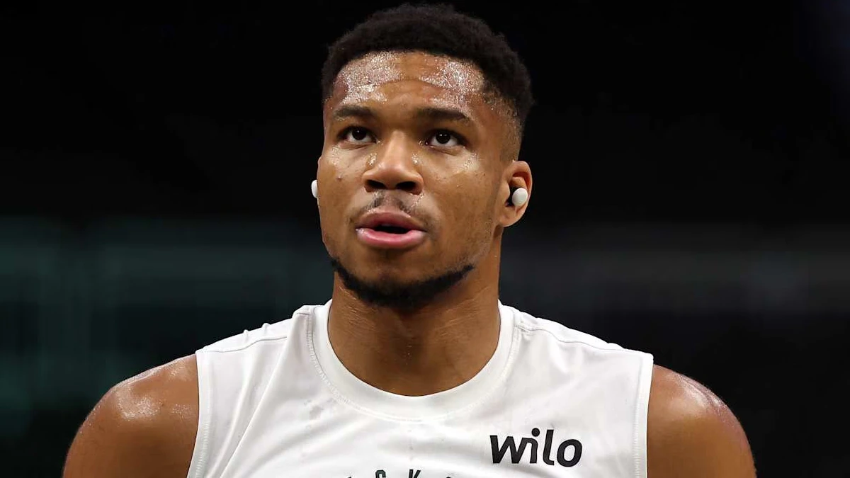 Ο Γιάννης Αντετοκούνμπο σε φάση προπονησης με τους Μπακς